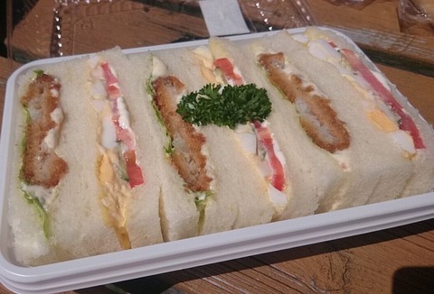 白身魚のフィッシュサンド