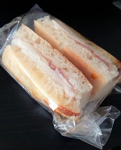 大根のピクルスとハムのサンド