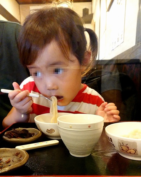 きつねうどんに喰らいつく②