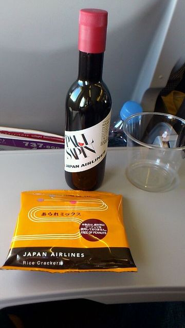 赤ワインとあられミックス