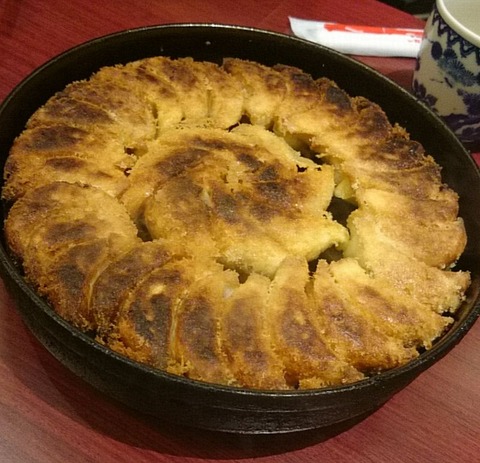 鉄なべ餃子4人前