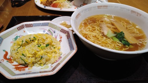 醤油ラーメン+半炒飯