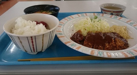 ビーフカツ+御飯(中)+味噌汁=380円