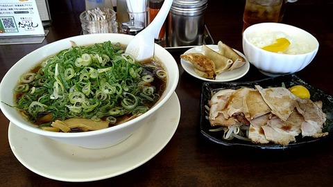 たかばしラーメン(並)硬麺ねぎ多め＋おつまみチャーシューと餃子