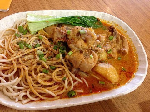 juscoフードコートのカレー麺