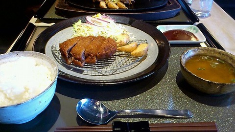 牛肉Restaurant牛楽ミンチカツランチ