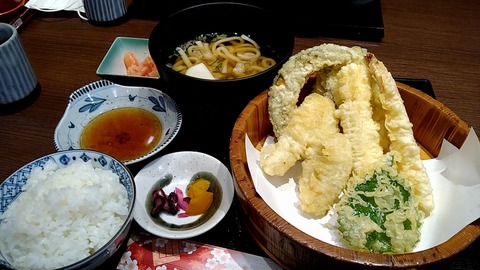 海鮮天ぷら定食小うどん付き