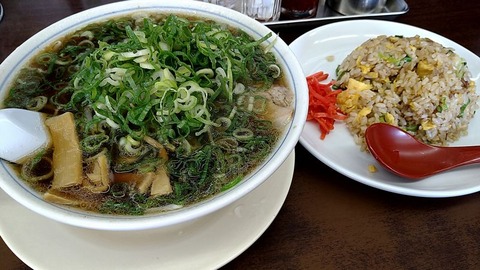 たかばしラーメン(並)硬麺ネギ多め炒飯セット