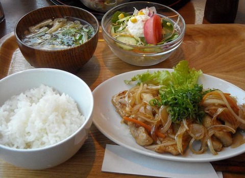 ぶいえいと しょうが焼き定食