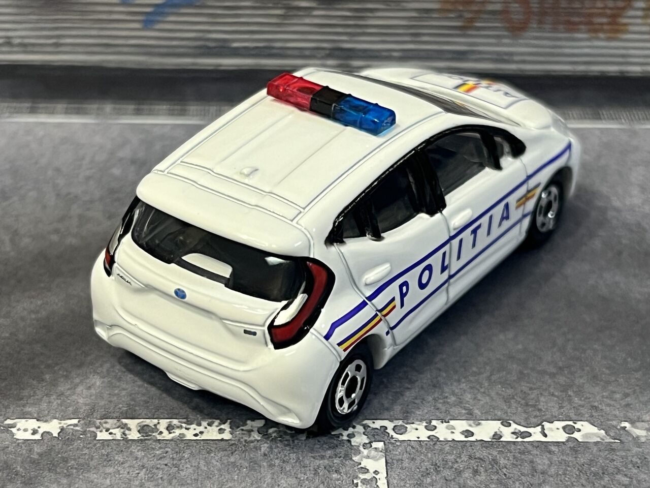 AEON NO.80 トヨタ アクア ルーマニア警察デザイン仕様・・・第