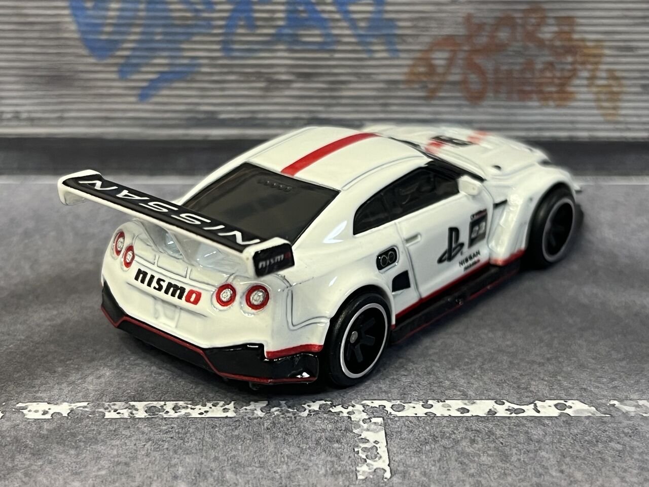 ポップカルチャー GT-R ニスモ GT3 グランツーリスモ : [限
