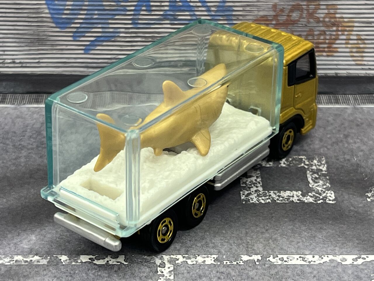 中古】ｸﾘｱ賞 UDﾄﾗｯｸ ｸｵﾝ 金色ｻﾒ運搬ﾄﾗｯｸ【O大府店】 | ホビー