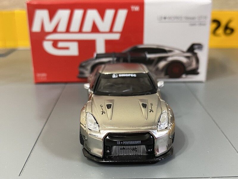 MINIGT LBWORKS Nissan GT-R 香港限定 MINIGT LBWORKS Nissan GT-R 香港限定 Amazon.co.jp: Product
