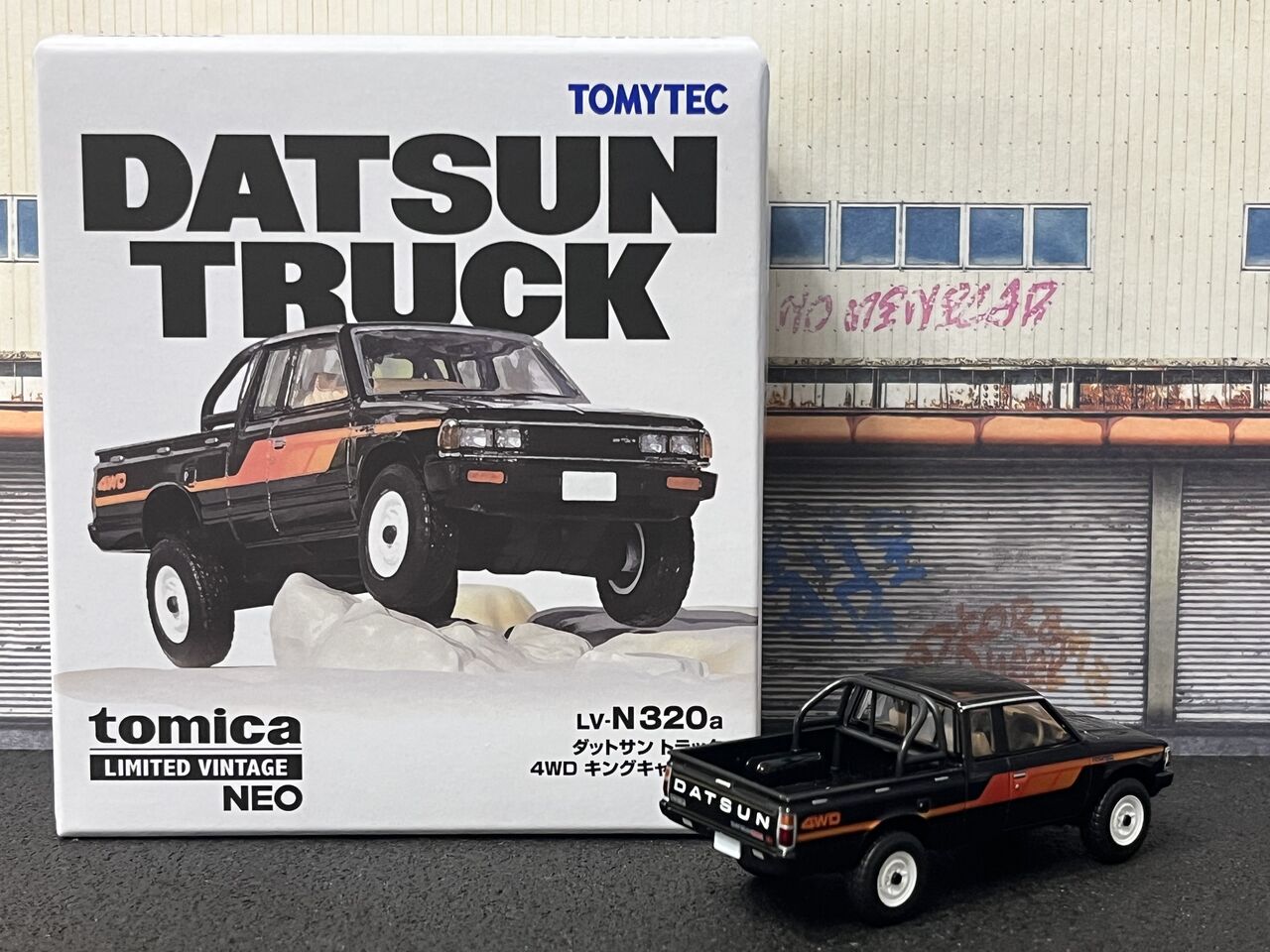 トミカリミテッドヴィンテージ NEO LV-N320b ダットサン トラック 4WD