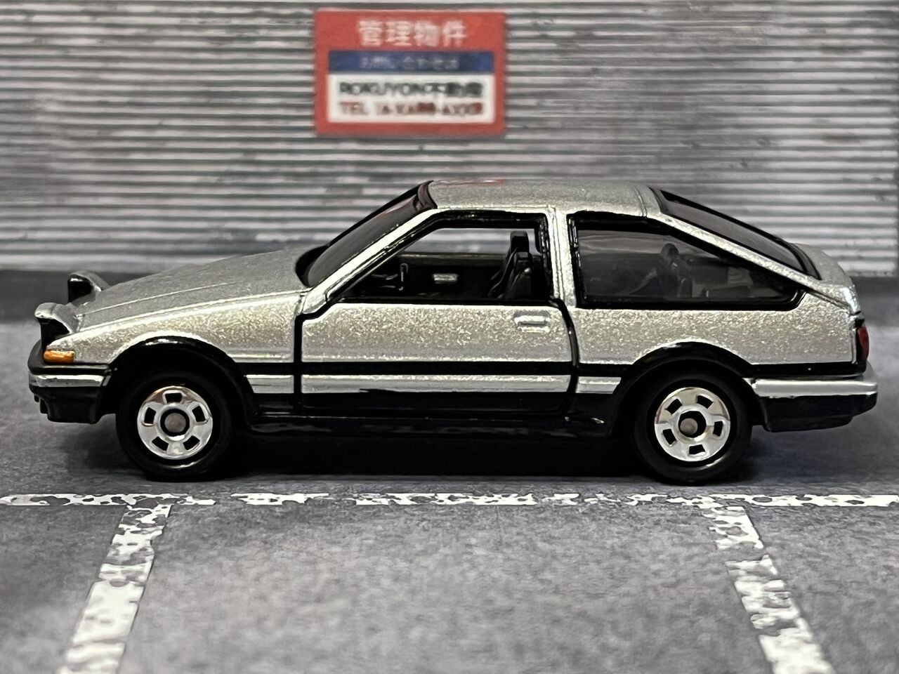 トミカ 歴代名車コレクション AE86 トレノ MR-2 400 カウンタック トミカ歴代名車コレクションにハチロク(AE86)スプリンタートレノ