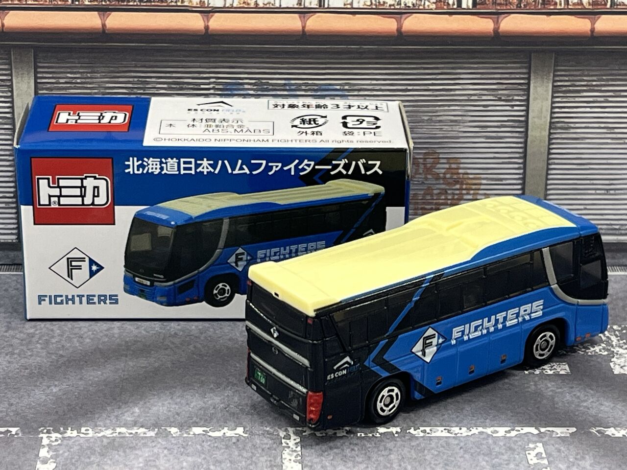限定トミカ　ジェイアールバス北海道　ファイターズ号 限定トミカ ジェイアールバス北海道 ファイターズ号 - メルカリ