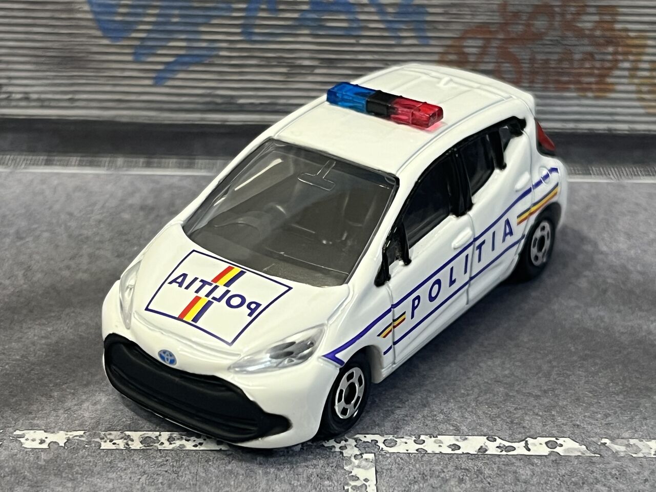 トミカ イオンオリジナル トヨタアクアルーマニア警察10台セット トミカ イオンオリジナル トヨタアクアルーマニア警察10台セット