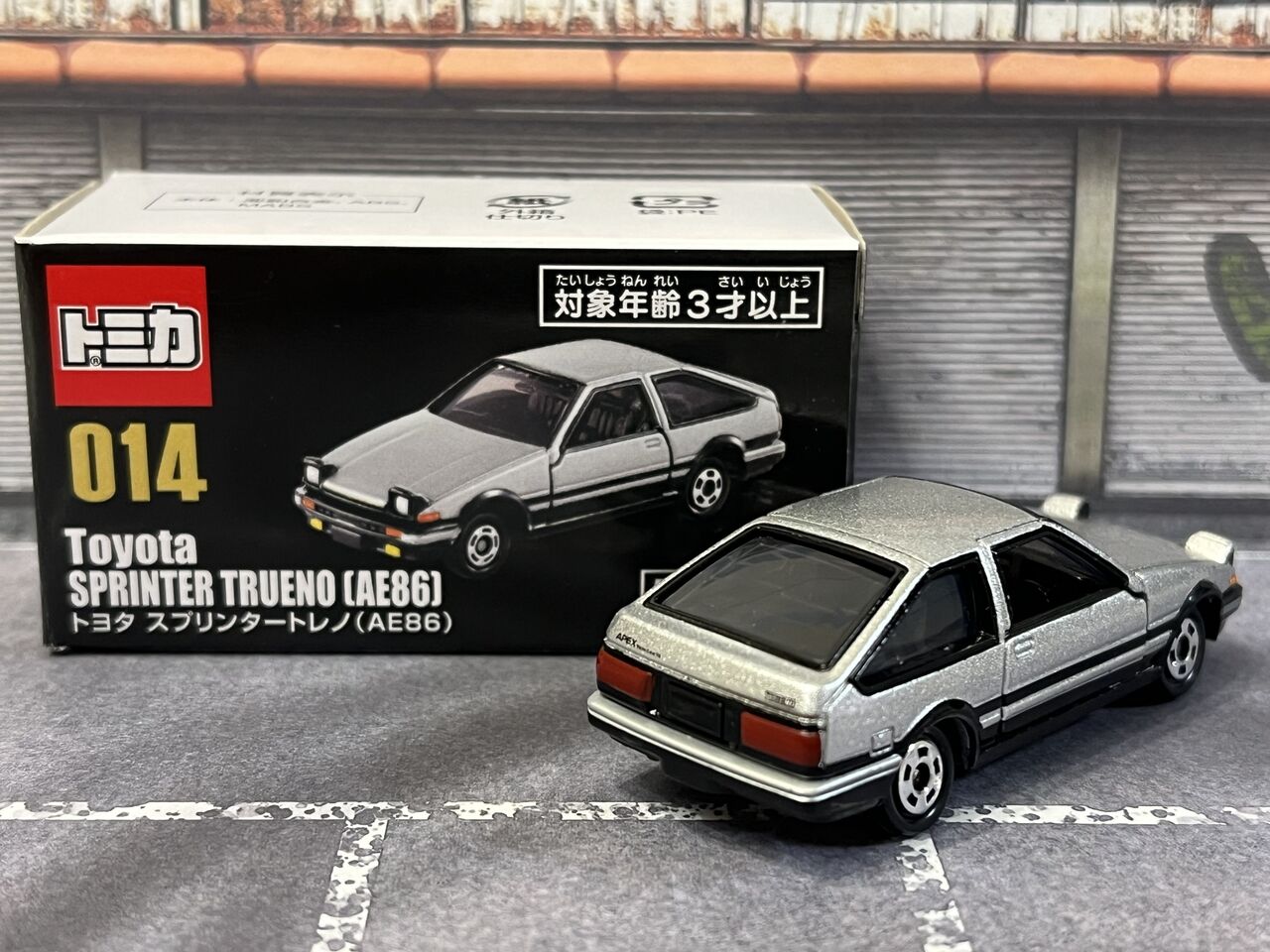 トミカ 歴代名車コレクション AE86 トレノ MR-2 400 カウンタック sddefault.jpg