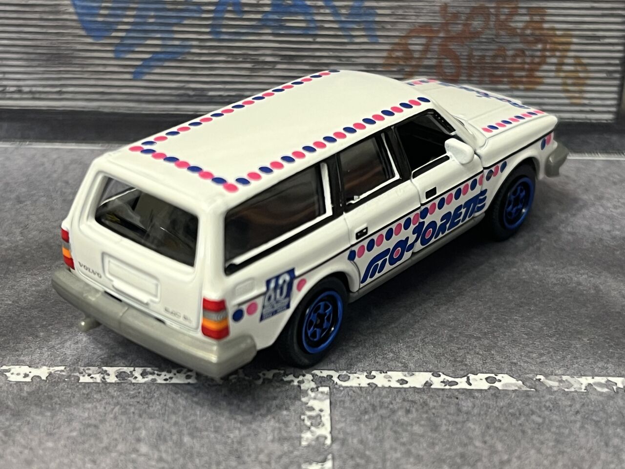 ボルボ　ミニカー 267A VOLVO 240 GL PRIME MODEL 16 60th ANNIVERSARY EDITION