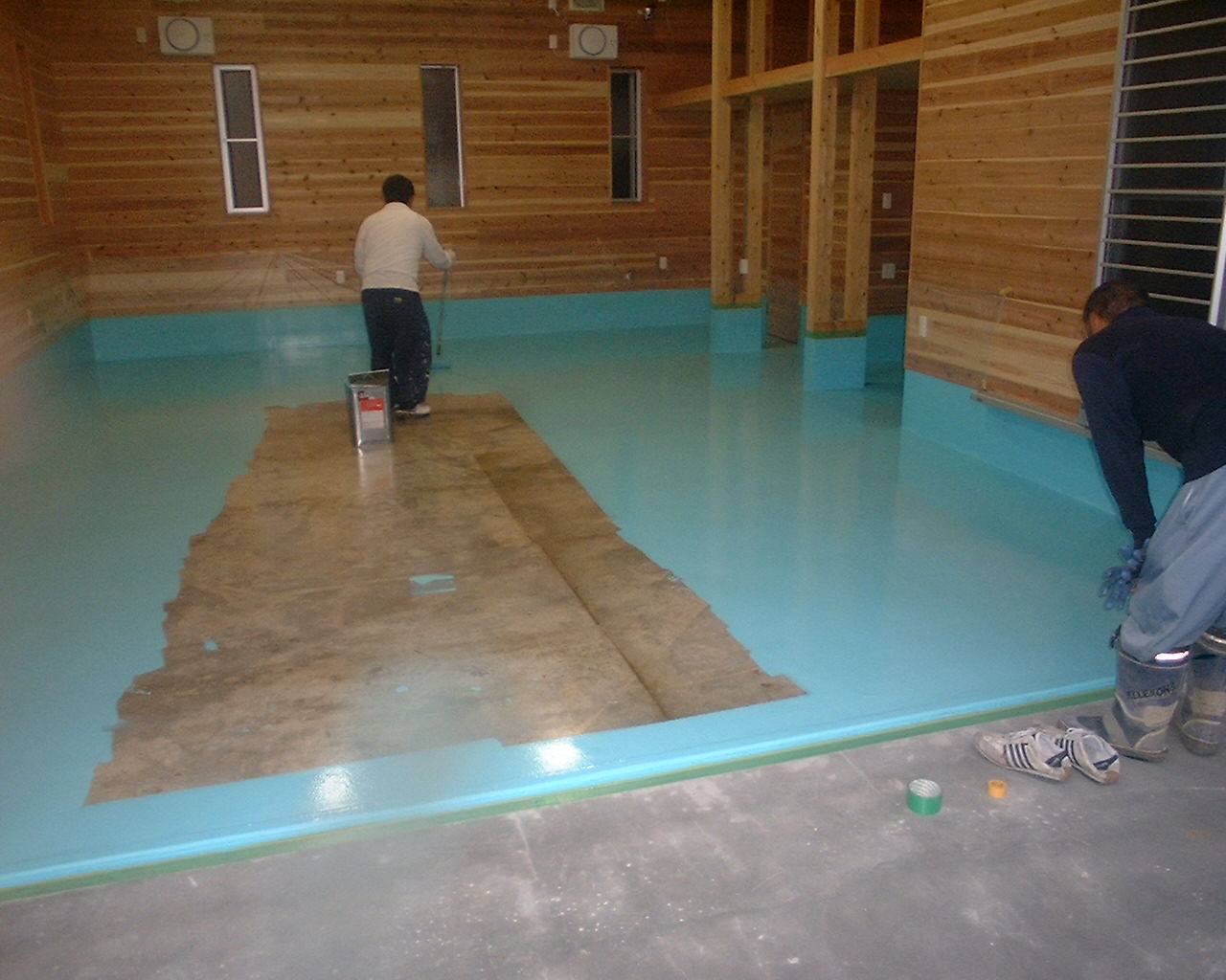 ａ邸 車庫床ｺﾝｸﾘｰﾄ塗装 施工中 幸せを生む住まい ひでさんブログ