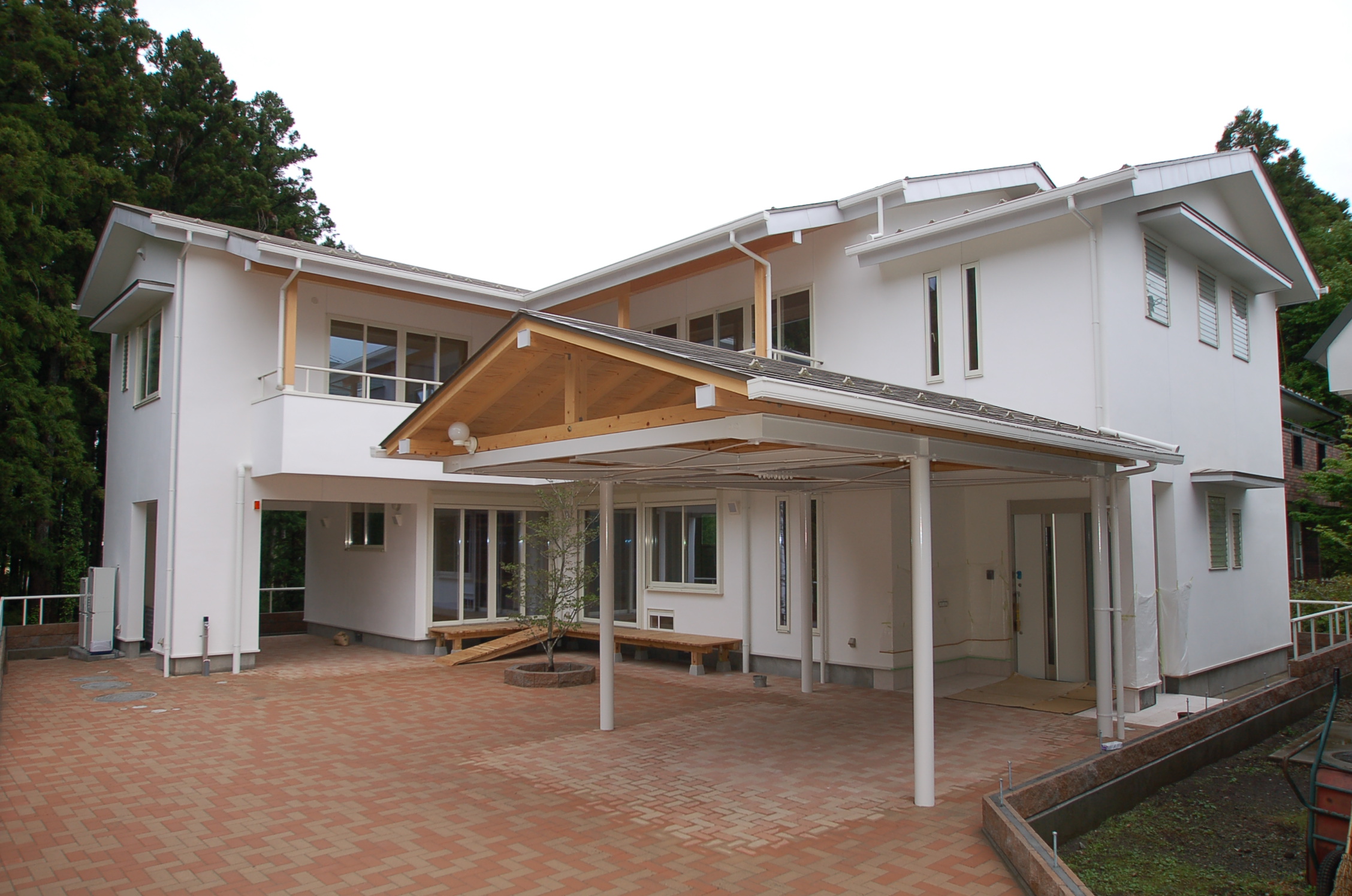 中も外も 真っ白なお家 施工例６ ﾊﾟｯｼﾌﾞ ｴｱｻｲｸﾙ住宅 ｋ邸 ｲﾝﾀｰﾛｯｷﾝｸﾞ ｶﾞﾙﾊﾞﾘｳﾑ鋼板屋根 幸せを生む住まい ひでさんブログ