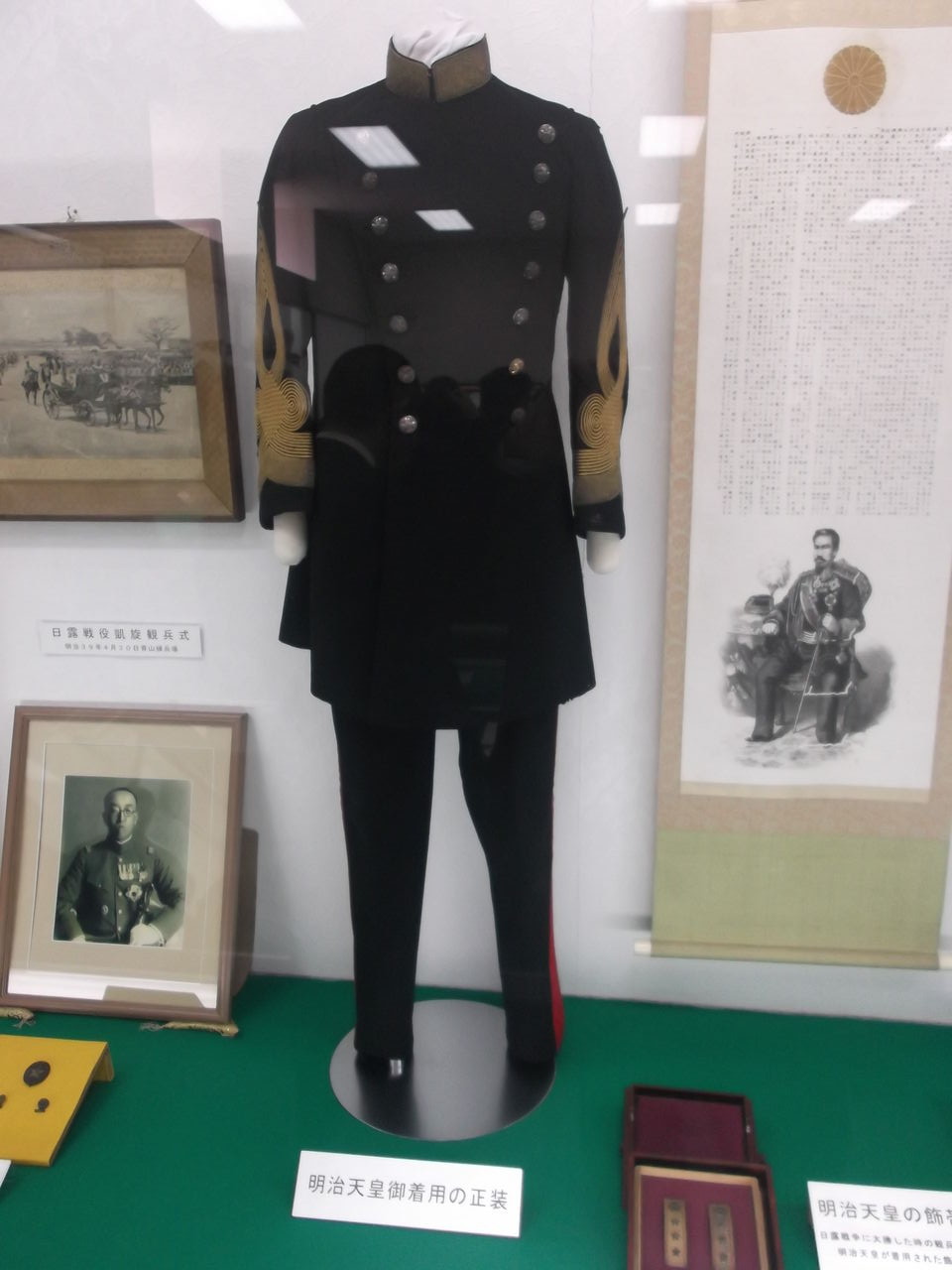 明治天皇の額装　軍服写真 水窪・西浦観音堂を訪ねて⑤―軍服姿の明治天皇 l 自然と歴史の中