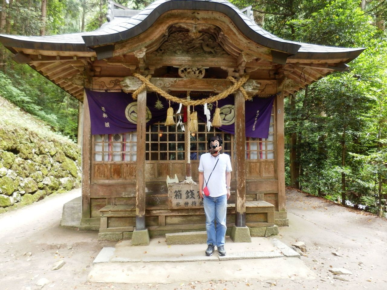 金持神社　社前しゅう