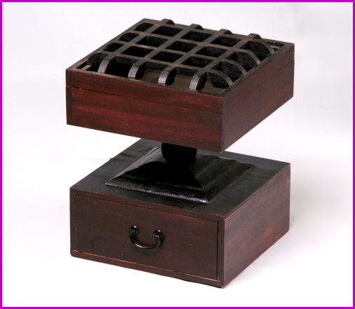 希少　火道具　香時計　香盤時計　和時計　江戸時代　小引き出し　小箪笥 香盤時計 | 自然の力を利用した時計 | THE SEIKO MUSEUM GINZA