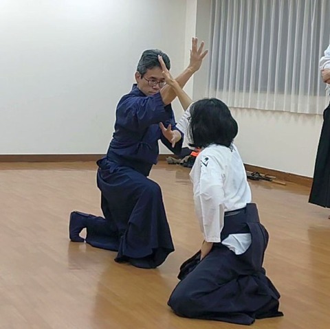jujutsu_jodanuchiukesuwari
