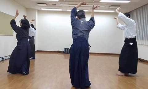 jujutsu_saramawashiugoki