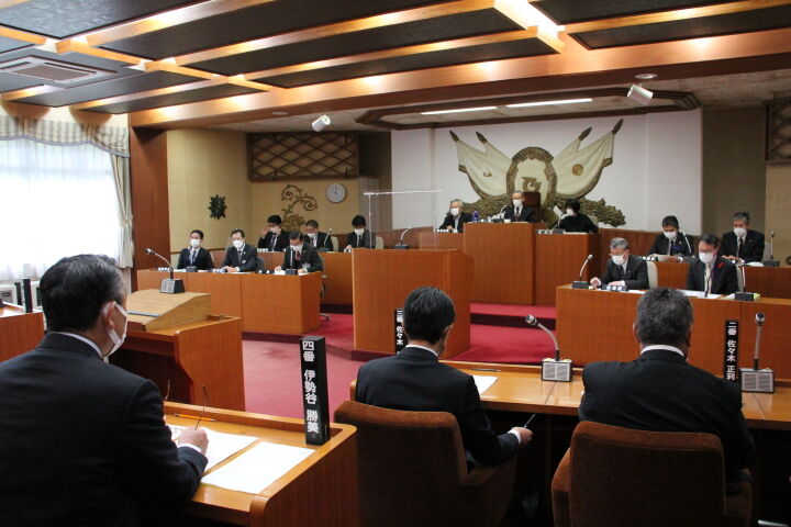 10月臨時会議が開会 : -気づく!感じる!行動する議会をめざして!-