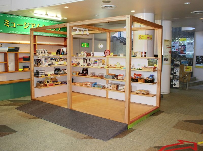 松阪市にある みえこどもの城 に尾鷲ヒノキを活用した ウッドキューブ が設置されました 東紀州情報発信ブログ 松阪市にある みえこどもの城 に尾鷲ヒノキを活用した ウッドキューブ が設置されました 東紀州情報発信ブログ