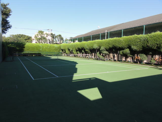 ランテルナ野毛賃貸募集開始 専用テニスコート付 平置き駐車場付 ノースエステート石崎がオススメする 分譲賃貸ファミリー物件 ルーフバルコニー 駐車場 高級マンション