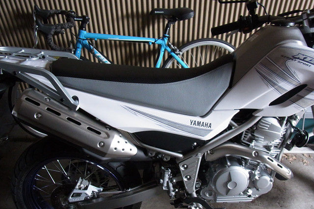 SPIRAL ハイシート セロー250 XT250X スパイラル 極美品 スパイラル ハイシート セロー250/XT250X SPIRAL スパイラル ハイ