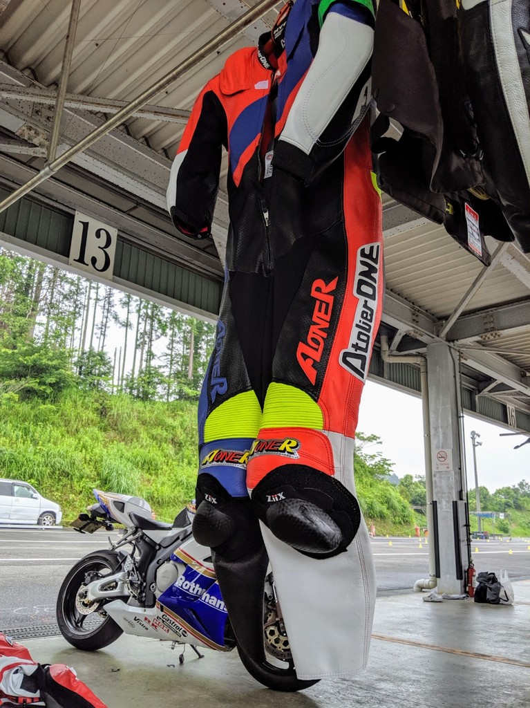 DUCATI Atelier ONE アトリエワン オーダーレーシングスーツ アトリエワン atolier one レーシングスーツ 革つなぎ