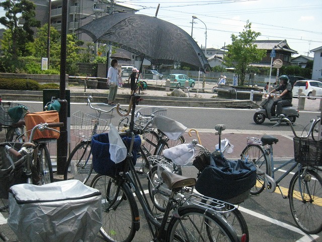 自転車 傘 差し 運転 大阪