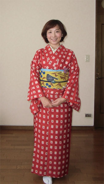 赤い着物で焼き鳥屋さんへ はんなりくらぶ 赤い着物で焼き鳥屋さんへ はんなりくらぶ