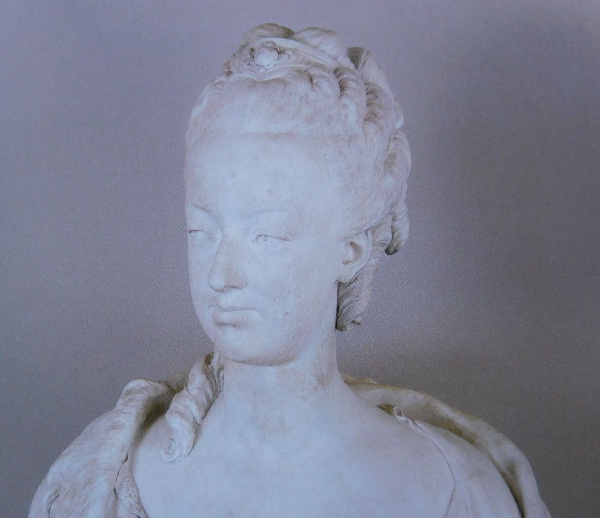 マリー・アントワネットの胸像 即位後最初の胸像 : サロン・マリー