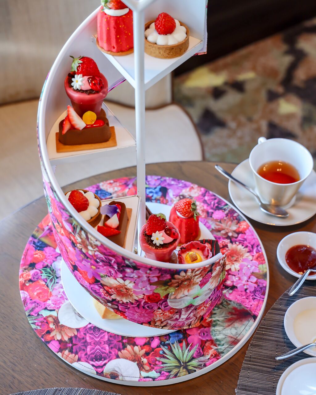 大阪 肥後橋 苺 お花のときめくアフタヌーンティー ひー カフェきろく Powered By ライブドアブログ