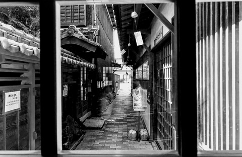 うなぎの寝床
