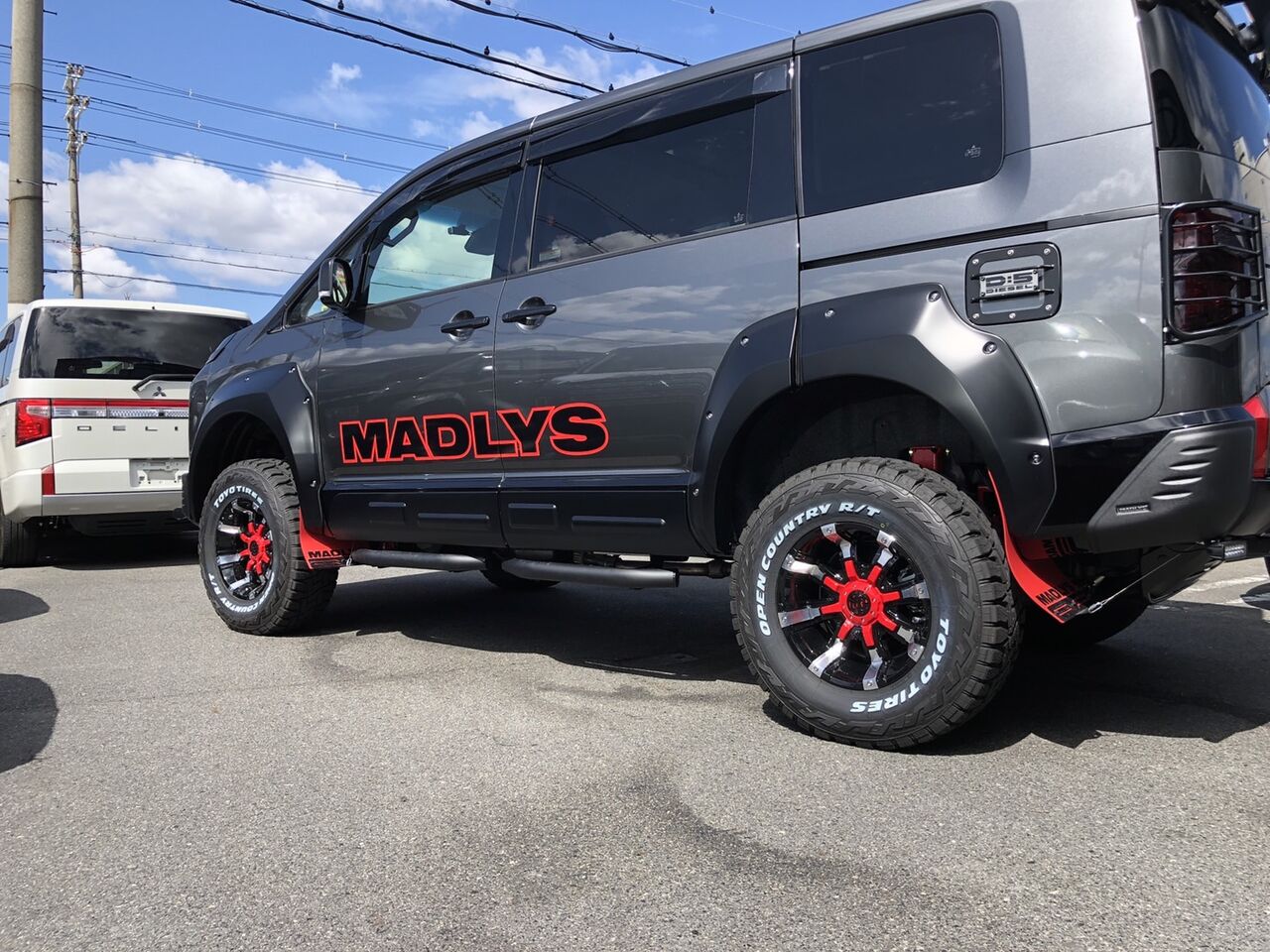 値下げ】デリカD5 MADLYSリアコーナープロテクター