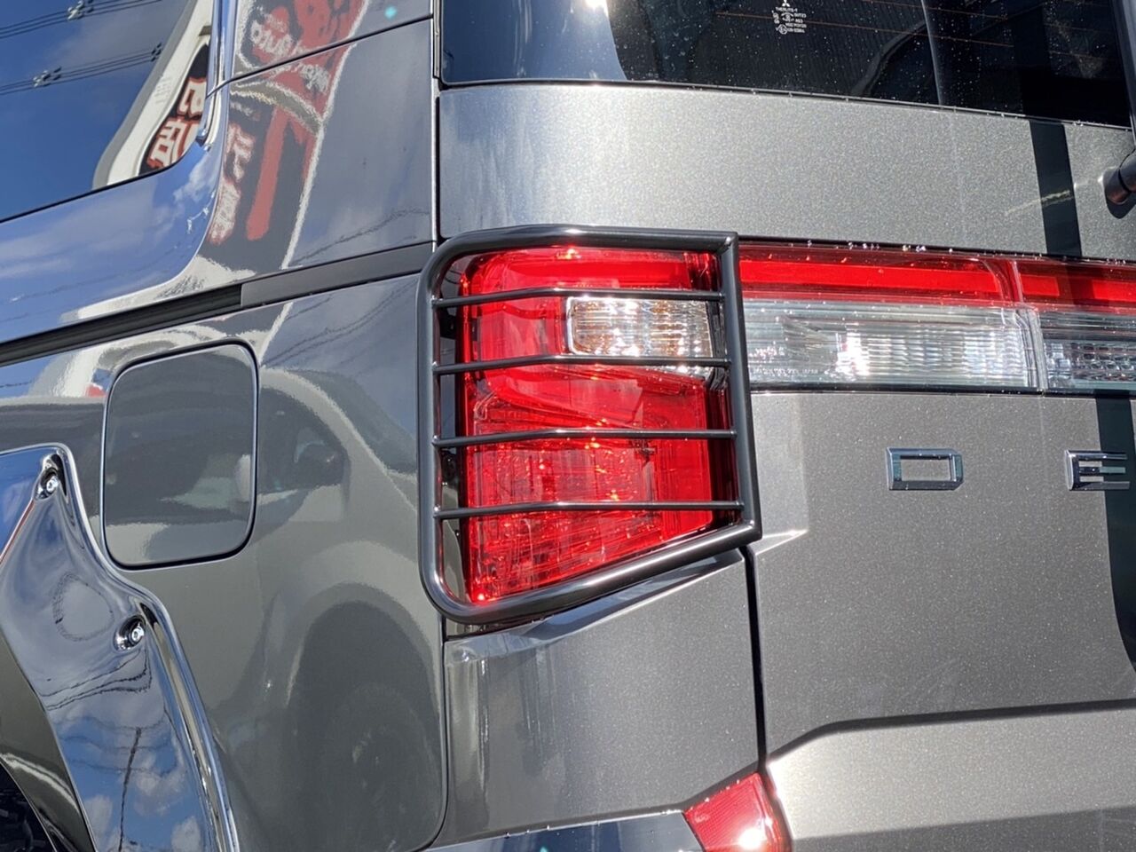 MADLYS ヘッドライトプロテクター KADDIS テールレンズガードブラック