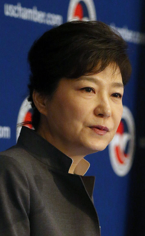 Park_Geun-hye_(8724400493)_(cropped)