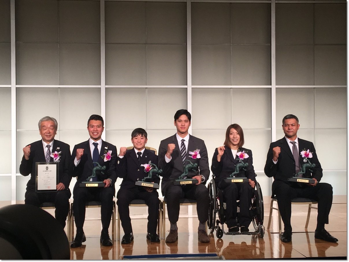 1981 表彰 18 12 13 18毎日スポーツ人賞 表彰式 北園丈琉選手が新人賞を受賞 ヒカル こころのブログ 内村航平history 1981 表彰 18 12 13 18毎日スポーツ人賞 表彰式 北園丈琉選手が新人賞を受賞 ヒカル こころのブログ 内村航平history