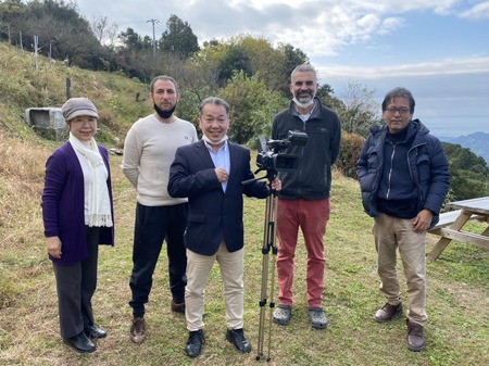 01A917E4-E24D-4B7C-9EEE-E6241837D5FF