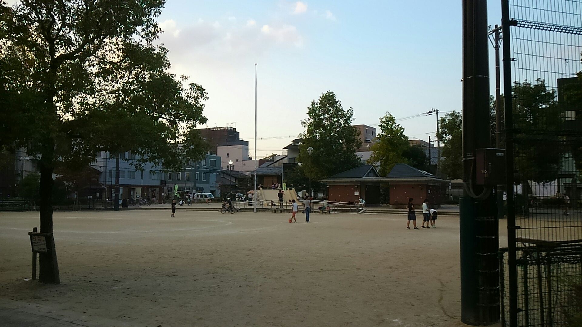 怪我人続出だった回旋塔は今は無い でも楽しい現代の児童公園 カウンセラー小林ひかる 風と海ぶどう ディープな格安生活 怪我人続出だった回旋塔は今は無い でも楽しい現代の児童公園 カウンセラー小林ひかる 風と海ぶどう ディープな格安生活