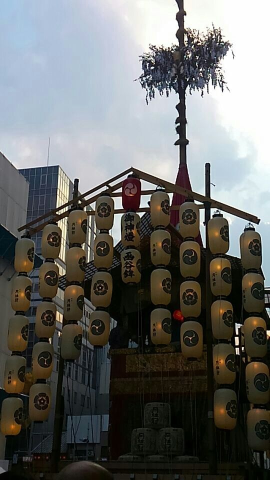 コンチキチン 祇園祭宵山 駒形提灯に灯がともる カウンセラー小林ひかる 風と海ぶどう ディープな格安生活 コンチキチン 祇園祭宵山 駒形提灯に灯がともる カウンセラー小林ひかる 風と海ぶどう ディープな格安生活