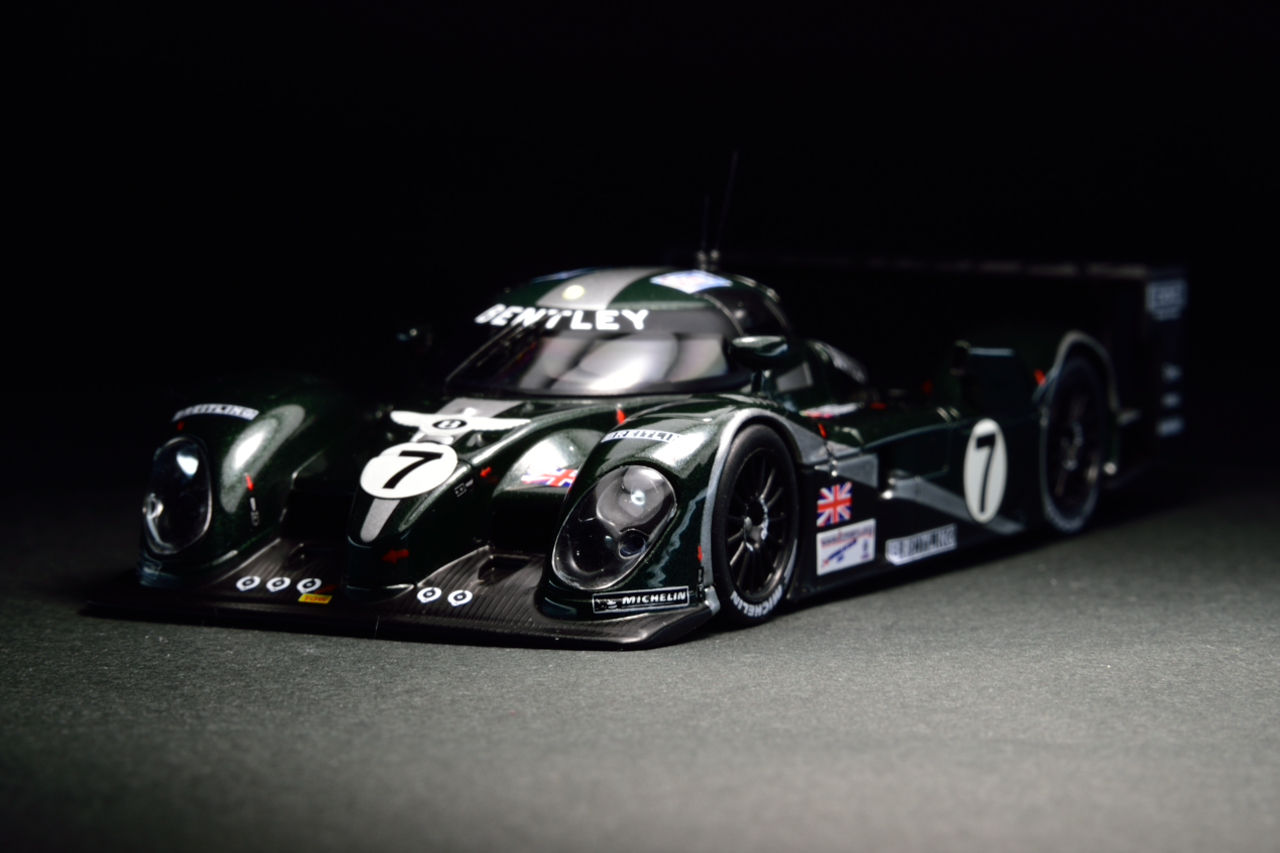 IXO 1/43 Bentley Speed 8 Winner Le Mans 2003 : POKER FACE 4 IXO 1/43 Bentley Speed 8 Winner Le Mans 2003 : POKER FACE 4