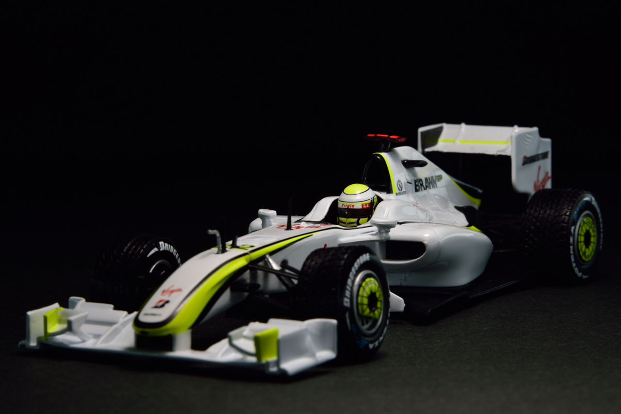 MINICHAMPS BRAWN GP BGP001 2009 F1 World Champion!!! : POKER FACE