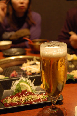 とりあえずBEERとレバ刺し